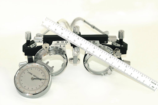 Optician's Guide to Tailored Eyewear: Measuring for Excellence
